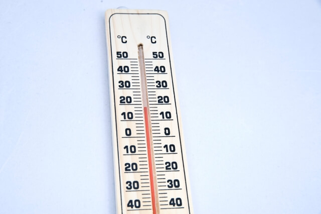 18度を示している液体温度計