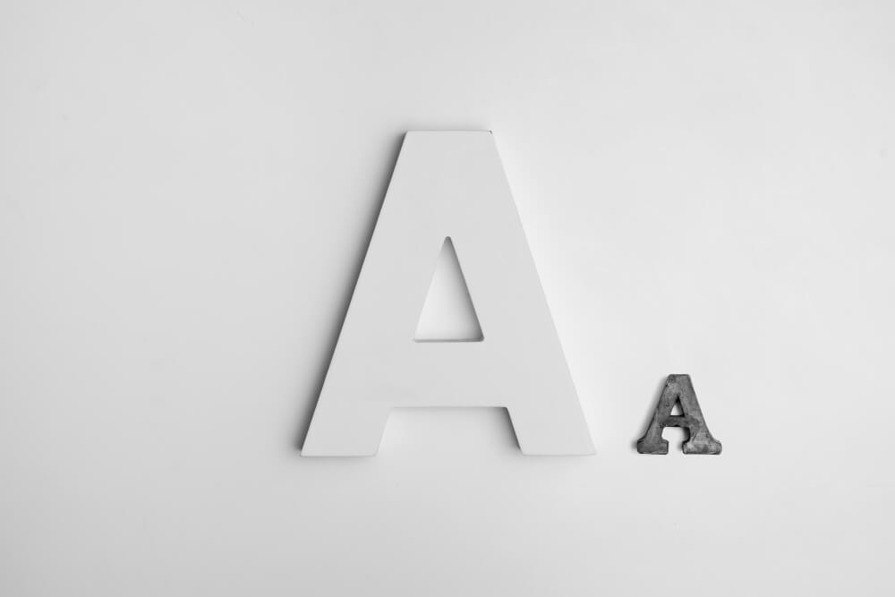 大きさの違う2つのアルファベットのAのオブジェクト
